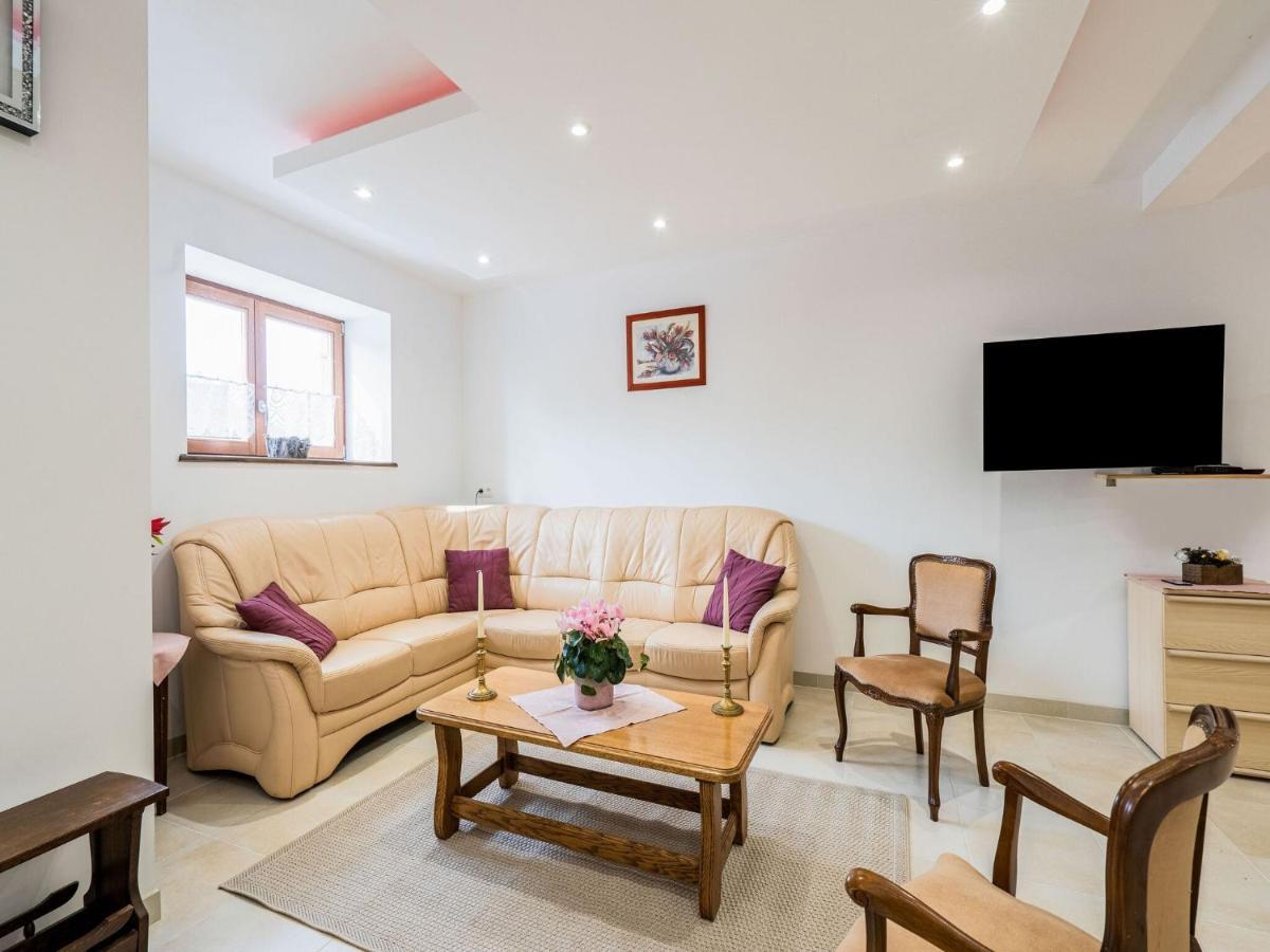 Charming Chalet In Beauraing With Fenced Garden Zewnętrze zdjęcie
