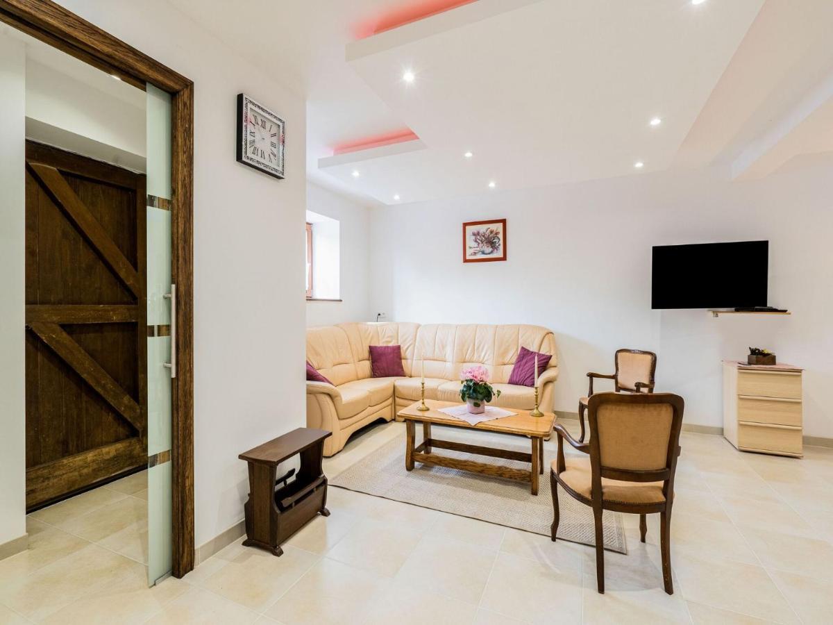 Charming Chalet In Beauraing With Fenced Garden Zewnętrze zdjęcie