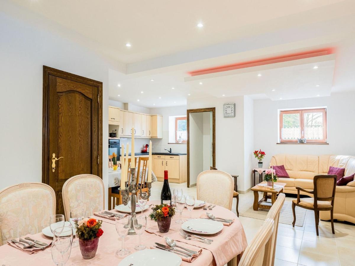 Charming Chalet In Beauraing With Fenced Garden Zewnętrze zdjęcie